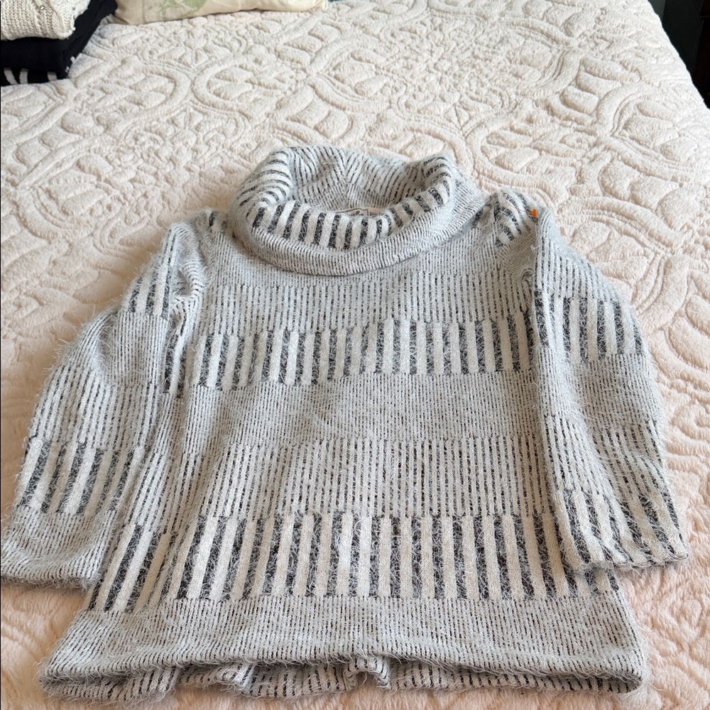 CHANCES R.  Elegant Gray Striped Turtleneck Sweater
